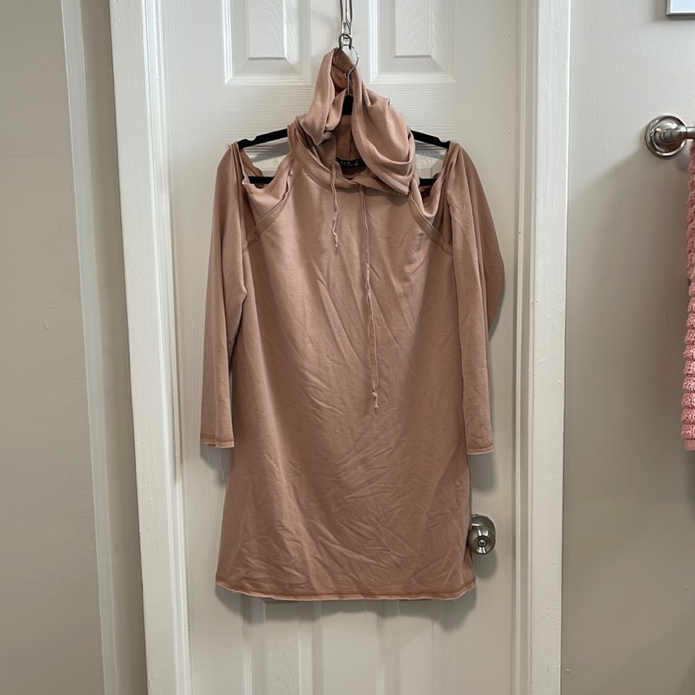 Long sleeve- hooded dress (pink)